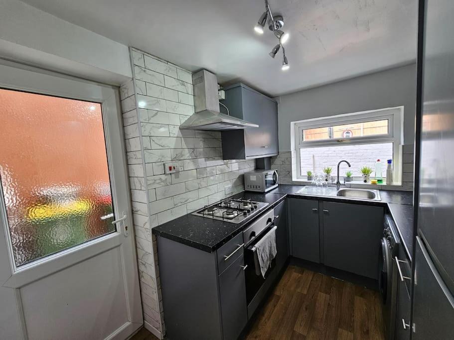 Villa Convenient 3 Bed, Pr1 Near Uclan N Train Station à Preston  Extérieur photo